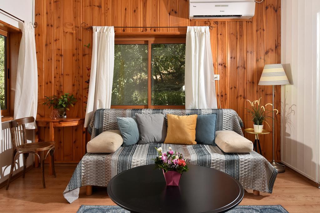 Zimmers At The Forest Amirim Room photo